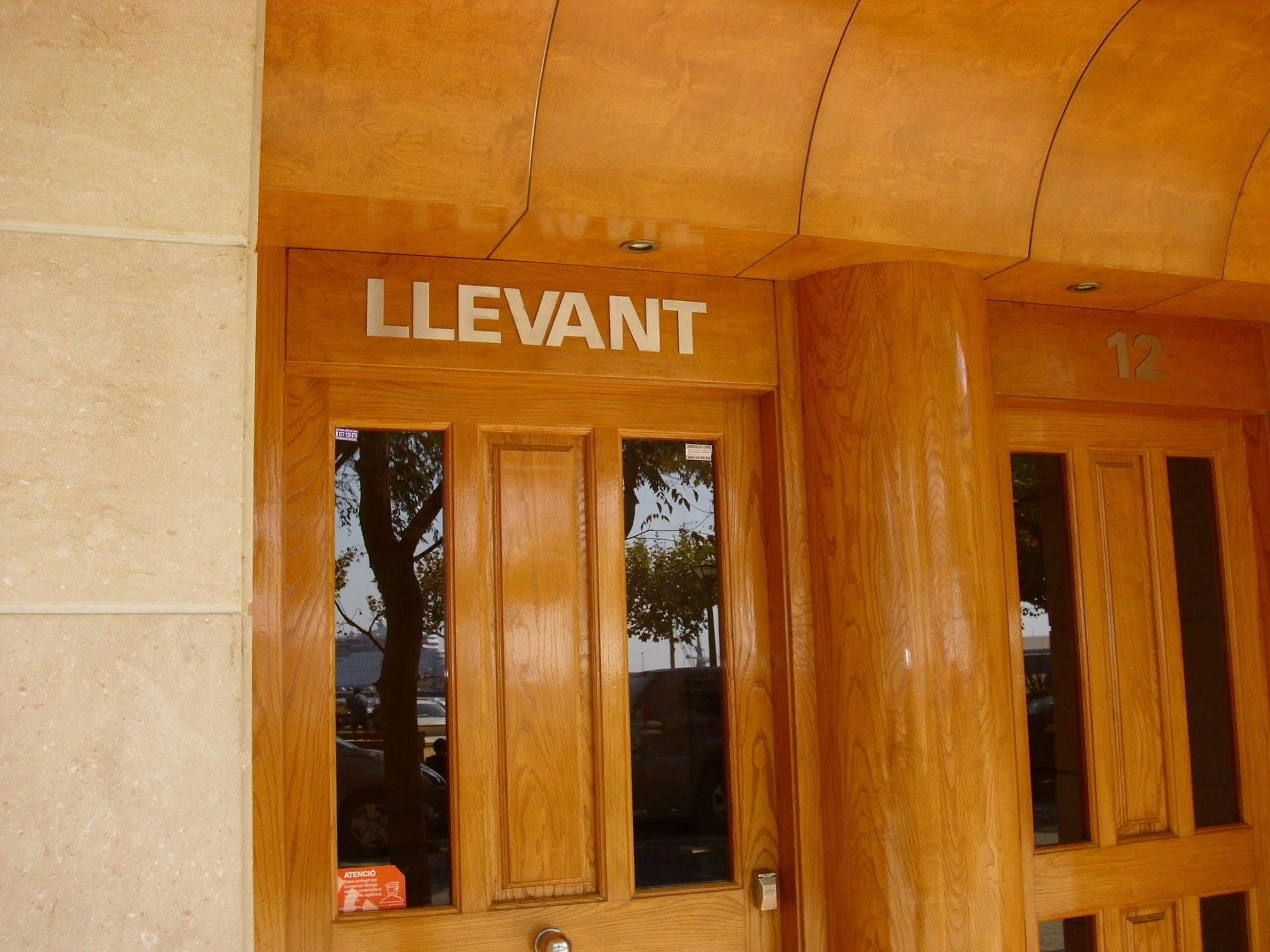 Edifici Llevant I Ponent ปาลามอส ภายนอก รูปภาพ